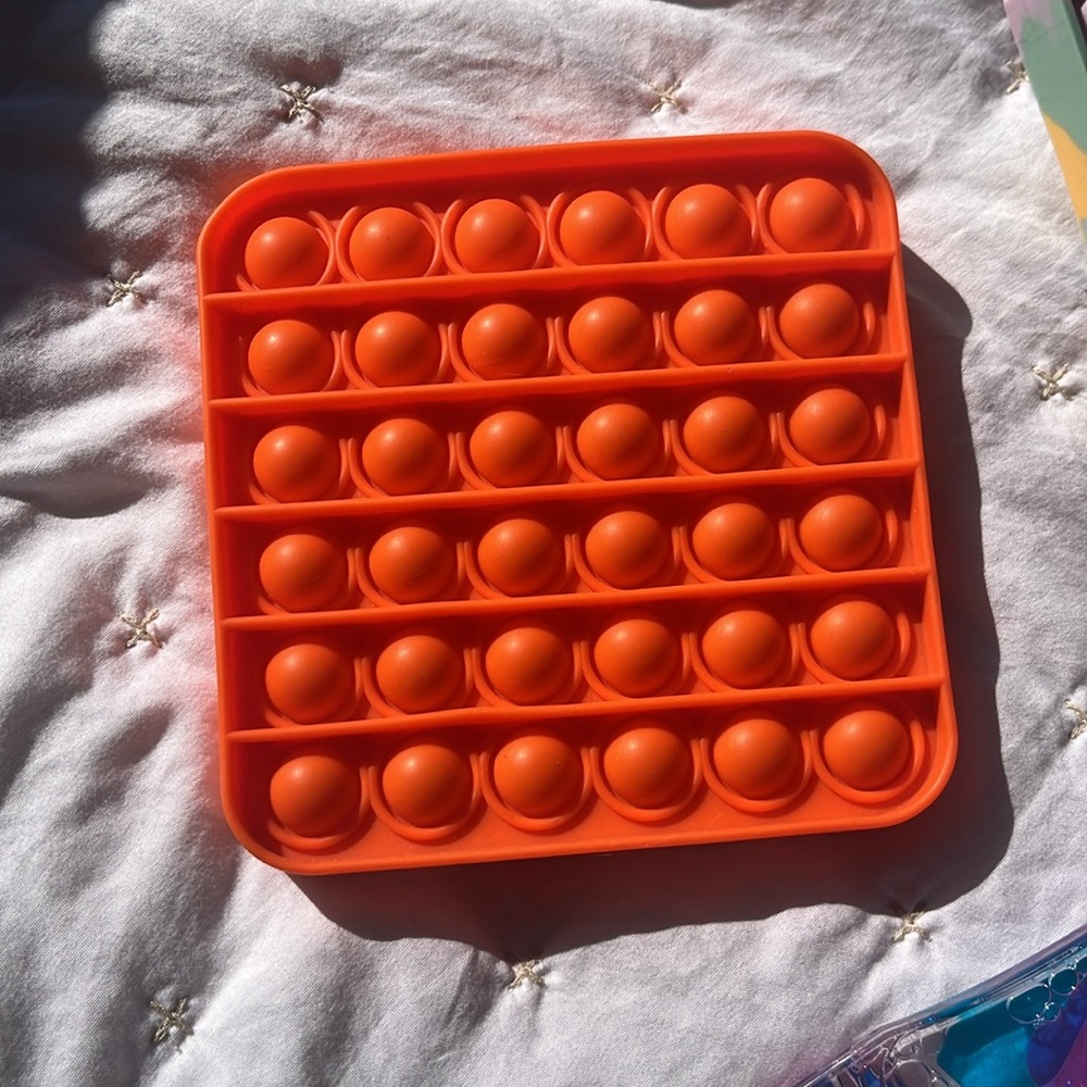 FIDGETS - Picture 2 of 4